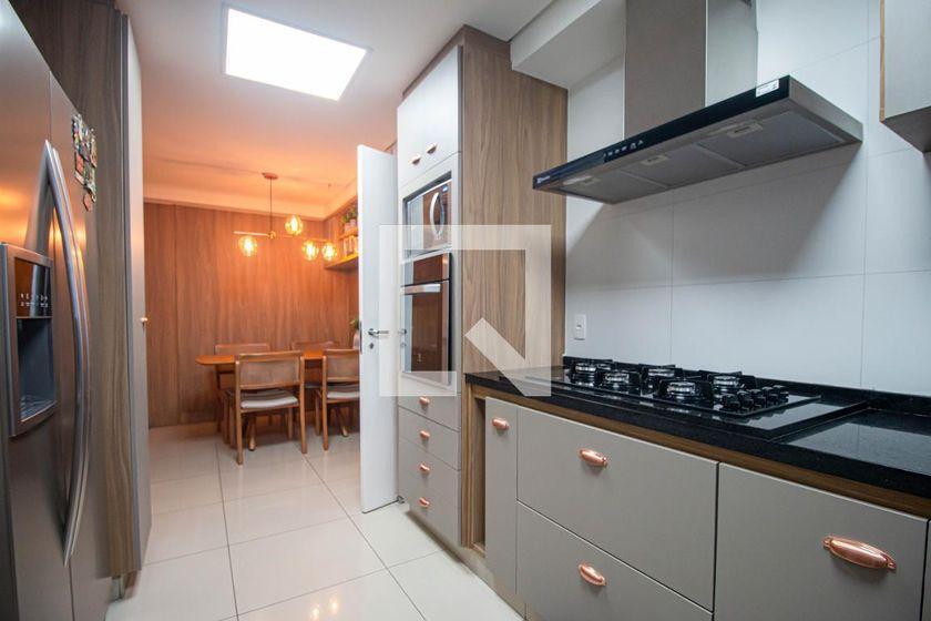 Apartamento à Venda – Chácara Santo Antonio, 3 Quartos, 210 m² – São Paulo