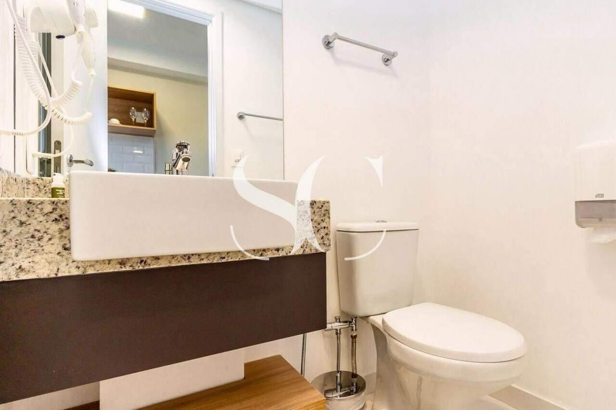 Vende-se STUDIO mobiliado em frente ao metrô Brooklin em São Paulo