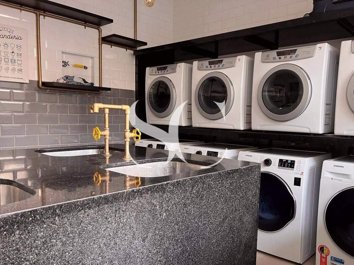 Vende-se STUDIO mobiliado em frente ao metrô Brooklin em São Paulo
