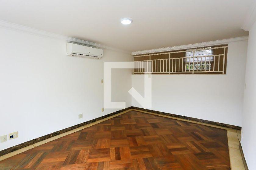 Casa à Venda – Morumbi, 4 Quartos, 569 m² – São Paulo