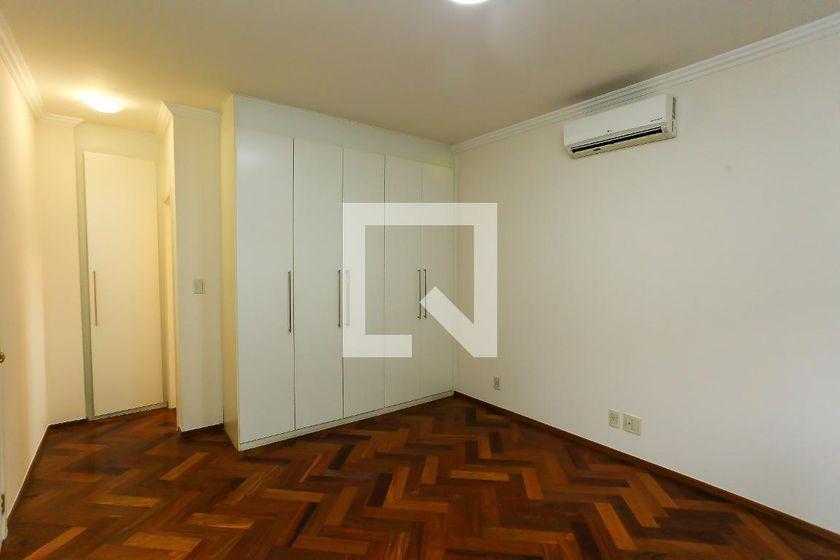 Casa à Venda – Morumbi, 4 Quartos, 569 m² – São Paulo