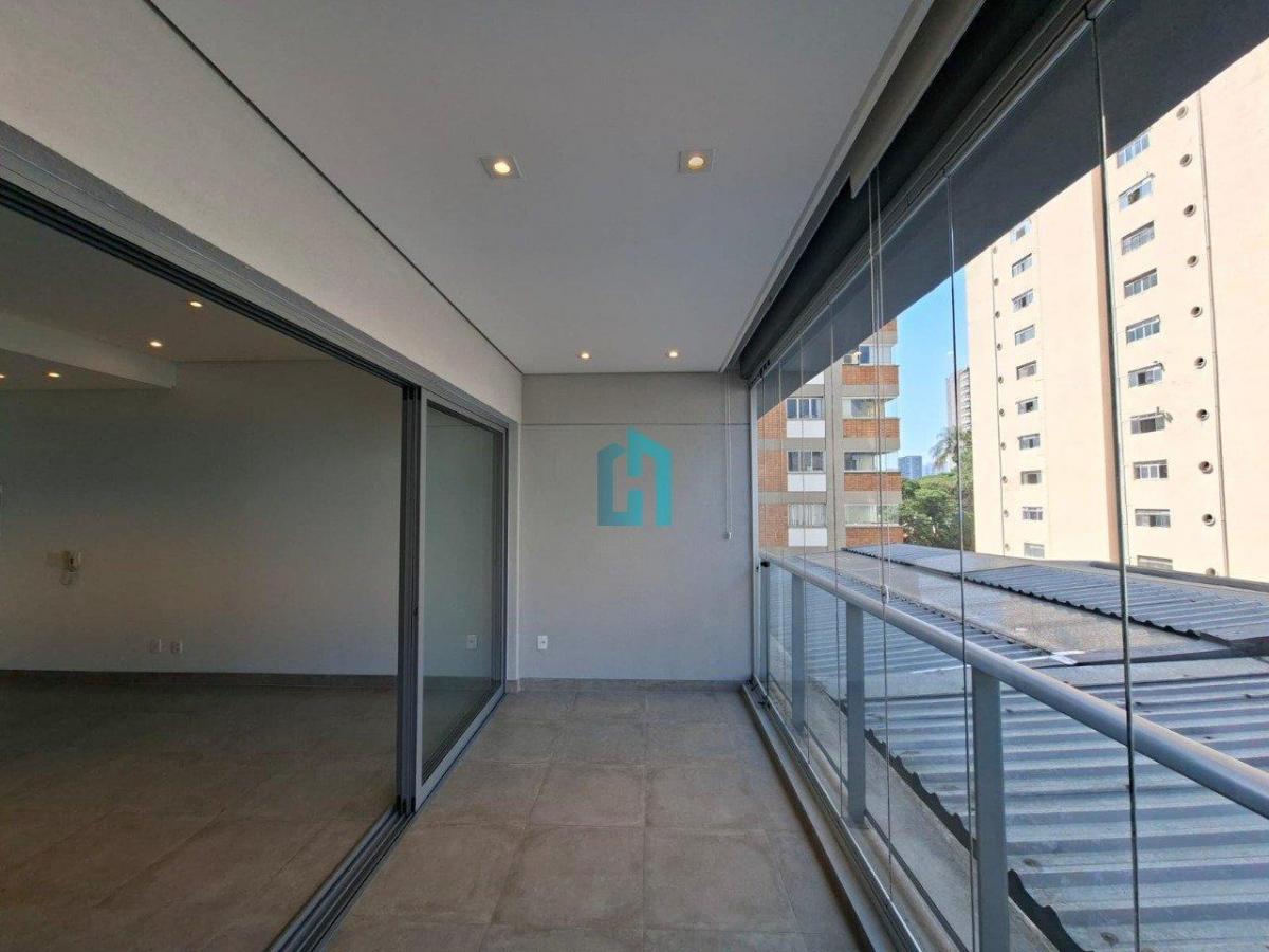 Apartamento Reformado para Aluguel em Moema