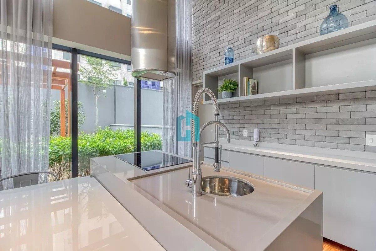 Apartamento Reformado para Aluguel em Moema