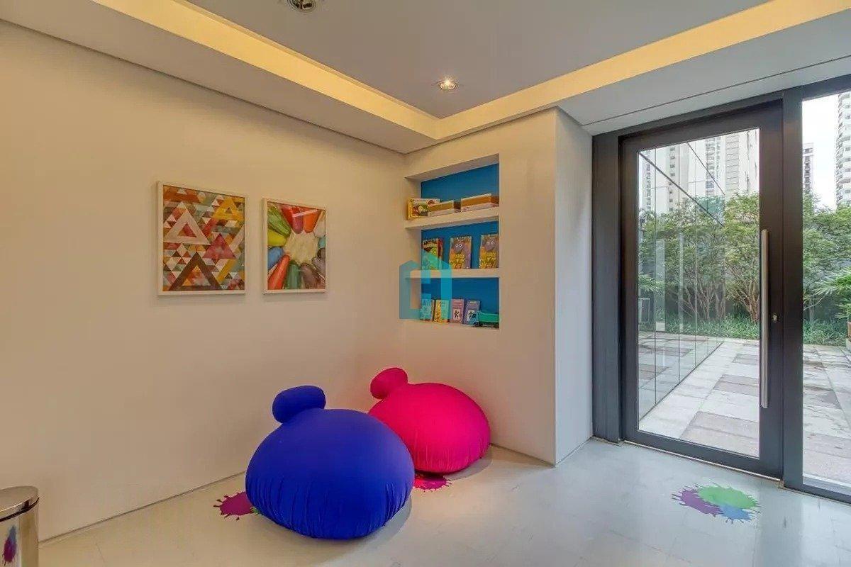 Apartamento Reformado para Aluguel em Moema
