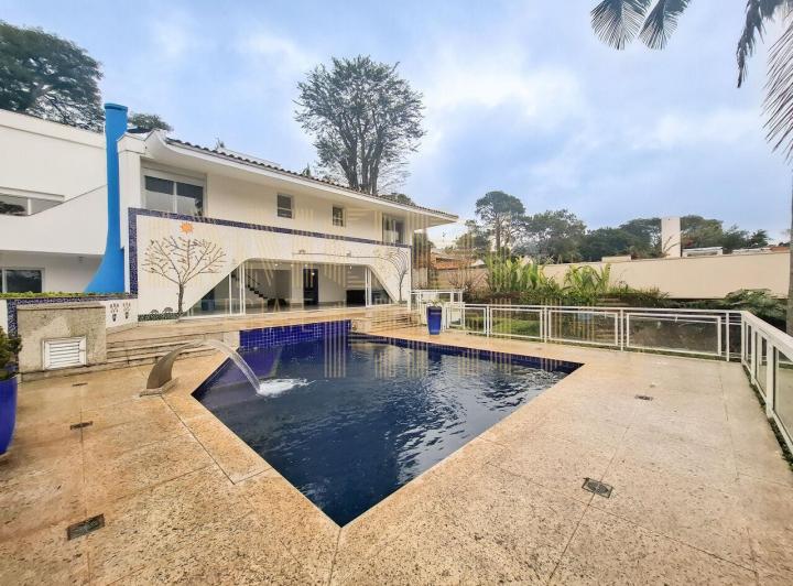 Casa em condomínio para venda e locação no Jardim Cordeiro | 4 quartos / 4 suítes