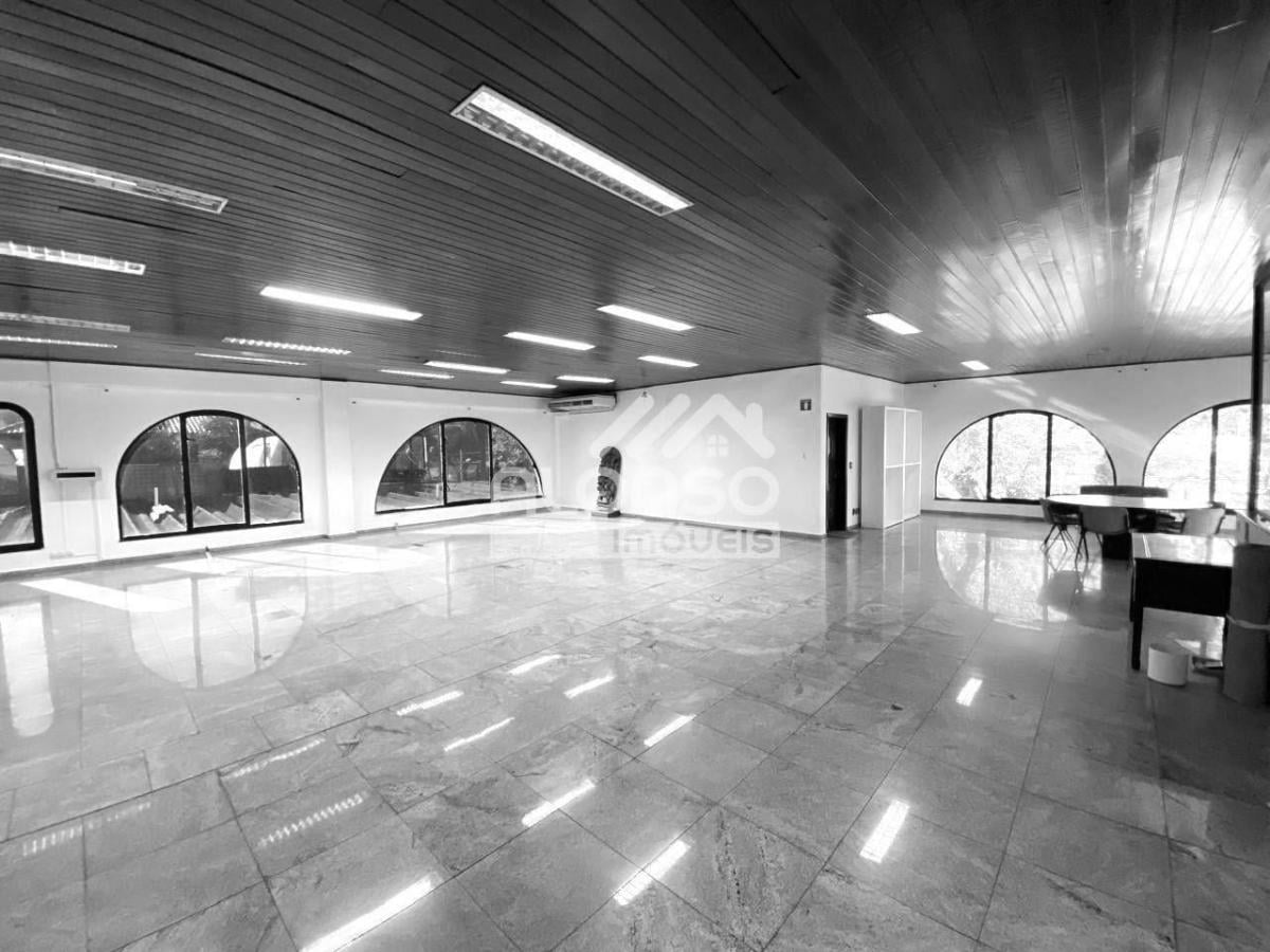 CASA COMERCIAL DE ALTO PADRÃO – Aluga – 1.250m² no Jockey – Butantã