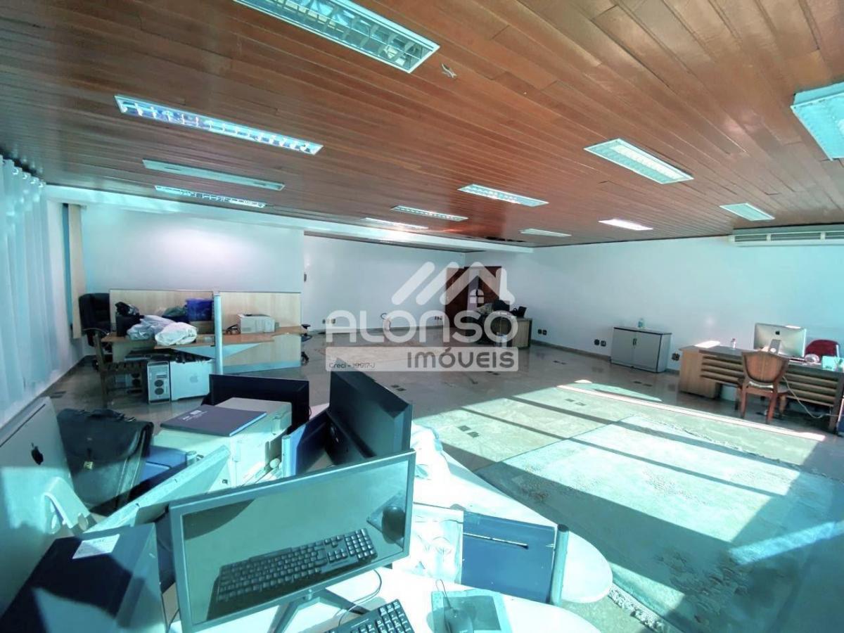 CASA COMERCIAL DE ALTO PADRÃO – Aluga – 1.250m² no Jockey – Butantã