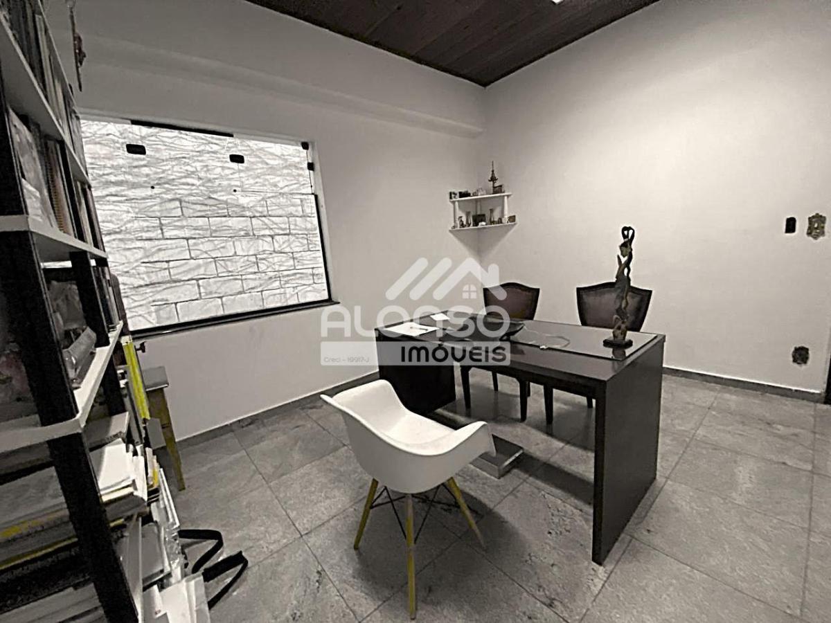 CASA COMERCIAL DE ALTO PADRÃO – Aluga – 1.250m² no Jockey – Butantã