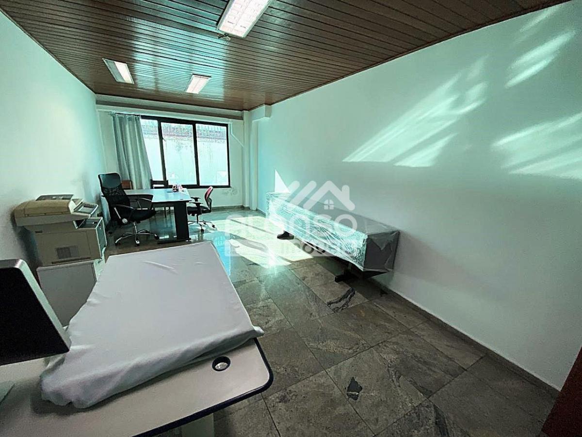CASA COMERCIAL DE ALTO PADRÃO – Aluga – 1.250m² no Jockey – Butantã
