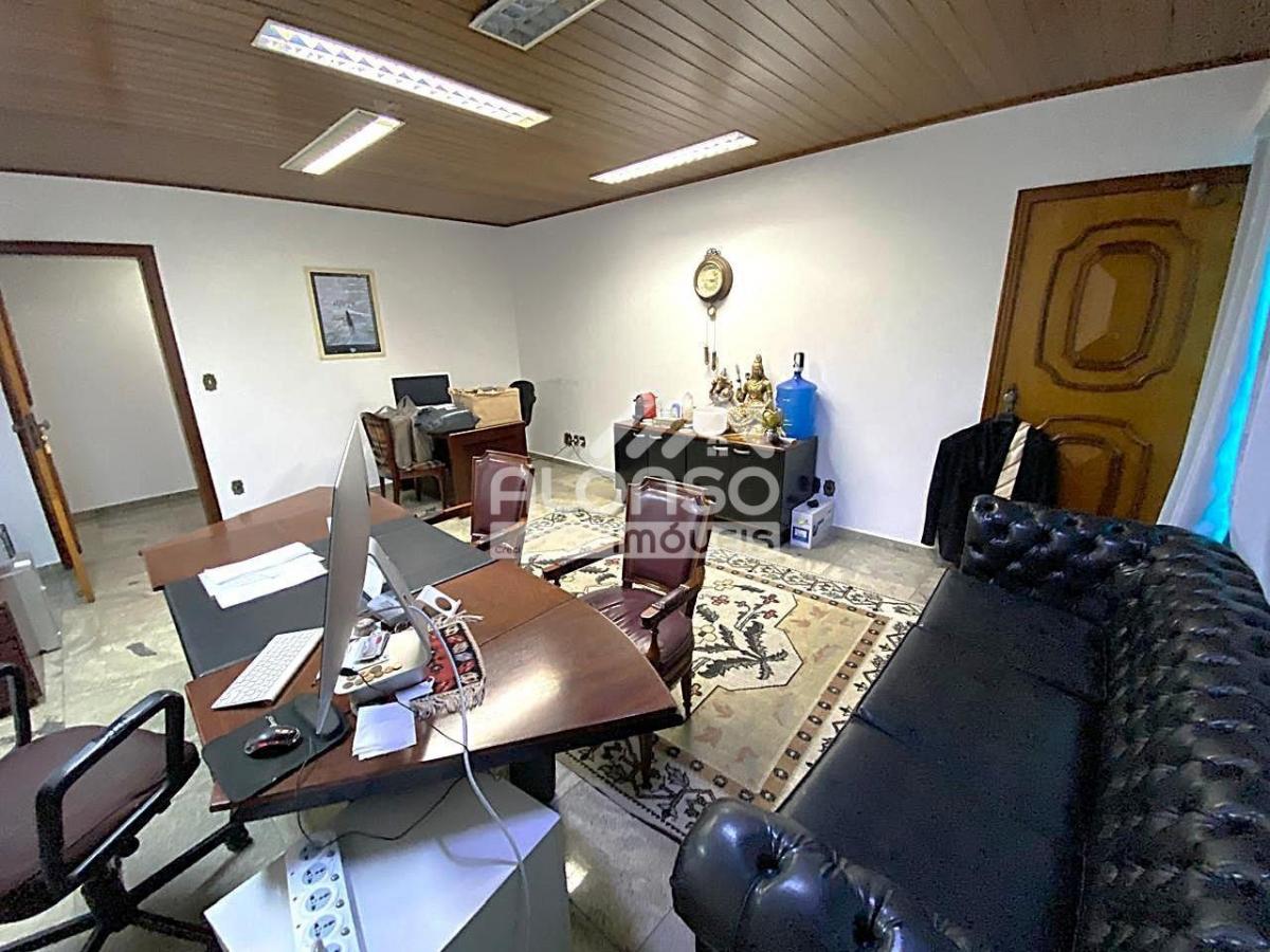 CASA COMERCIAL DE ALTO PADRÃO – Aluga – 1.250m² no Jockey – Butantã