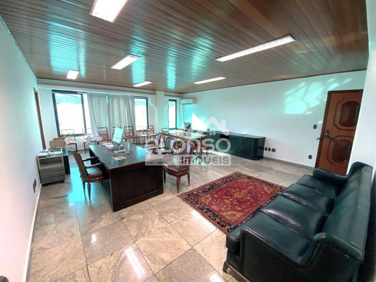 CASA COMERCIAL DE ALTO PADRÃO – Aluga – 1.250m² no Jockey – Butantã