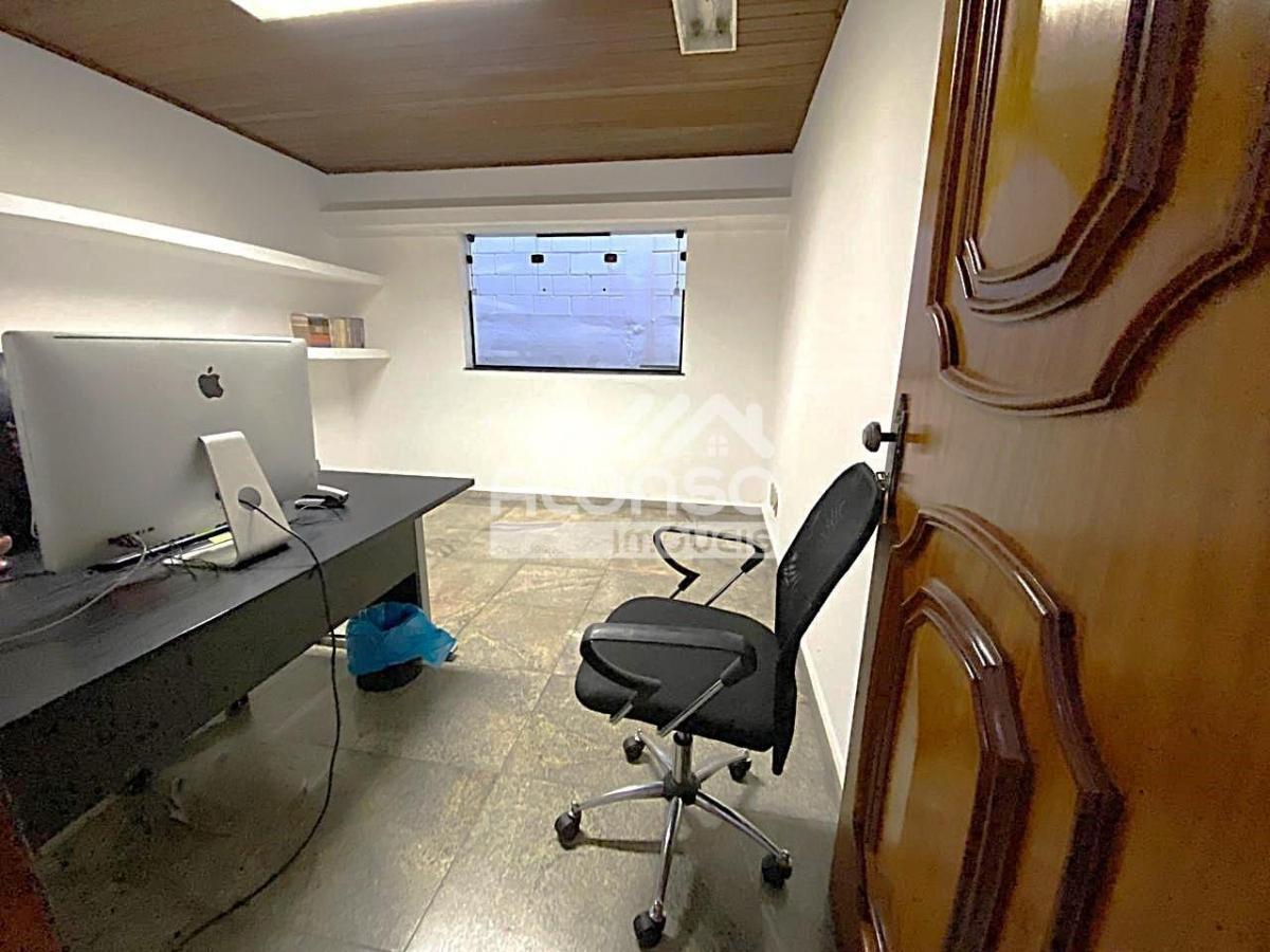 CASA COMERCIAL DE ALTO PADRÃO – Aluga – 1.250m² no Jockey – Butantã