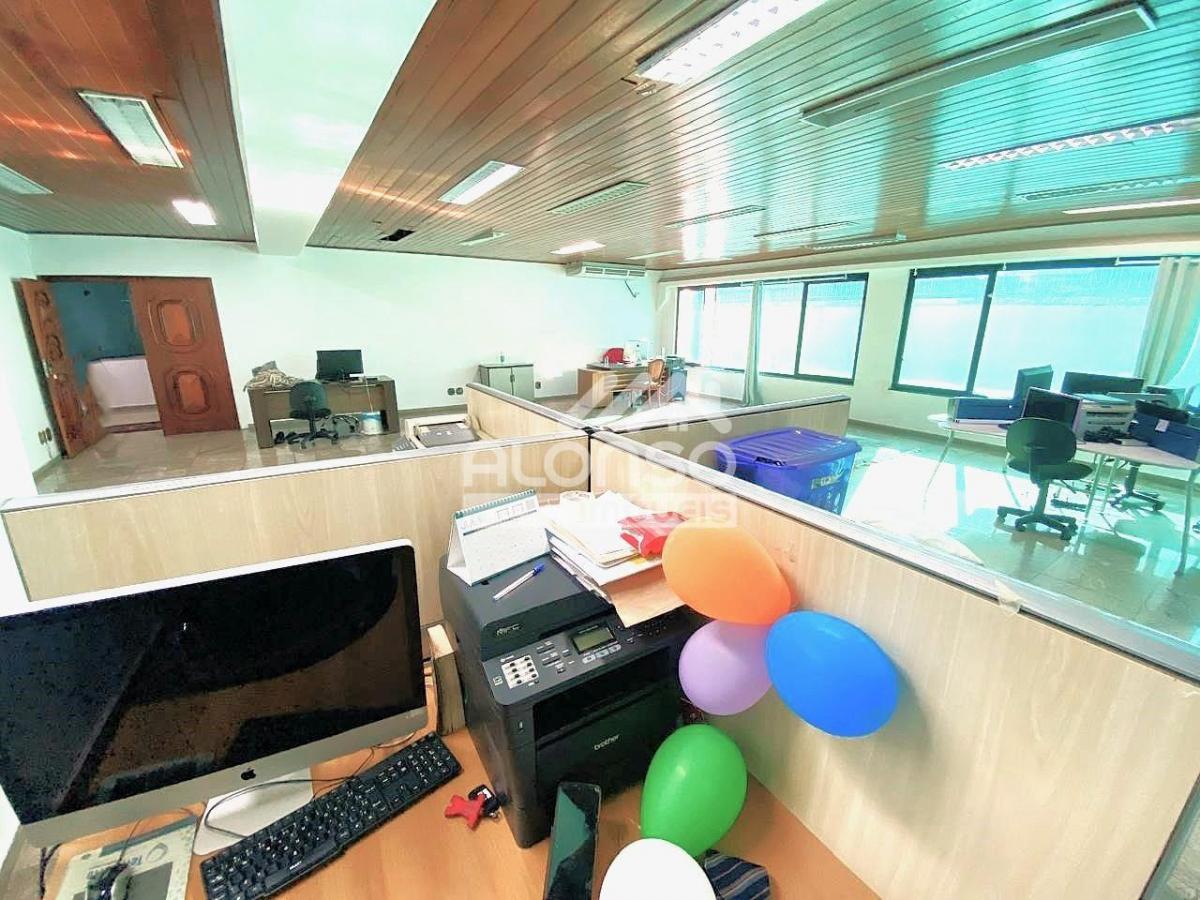 CASA COMERCIAL DE ALTO PADRÃO – Aluga – 1.250m² no Jockey – Butantã