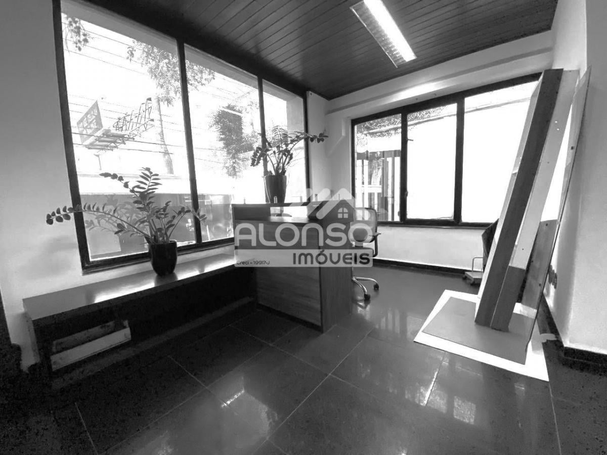 CASA COMERCIAL DE ALTO PADRÃO – Aluga – 1.250m² no Jockey – Butantã