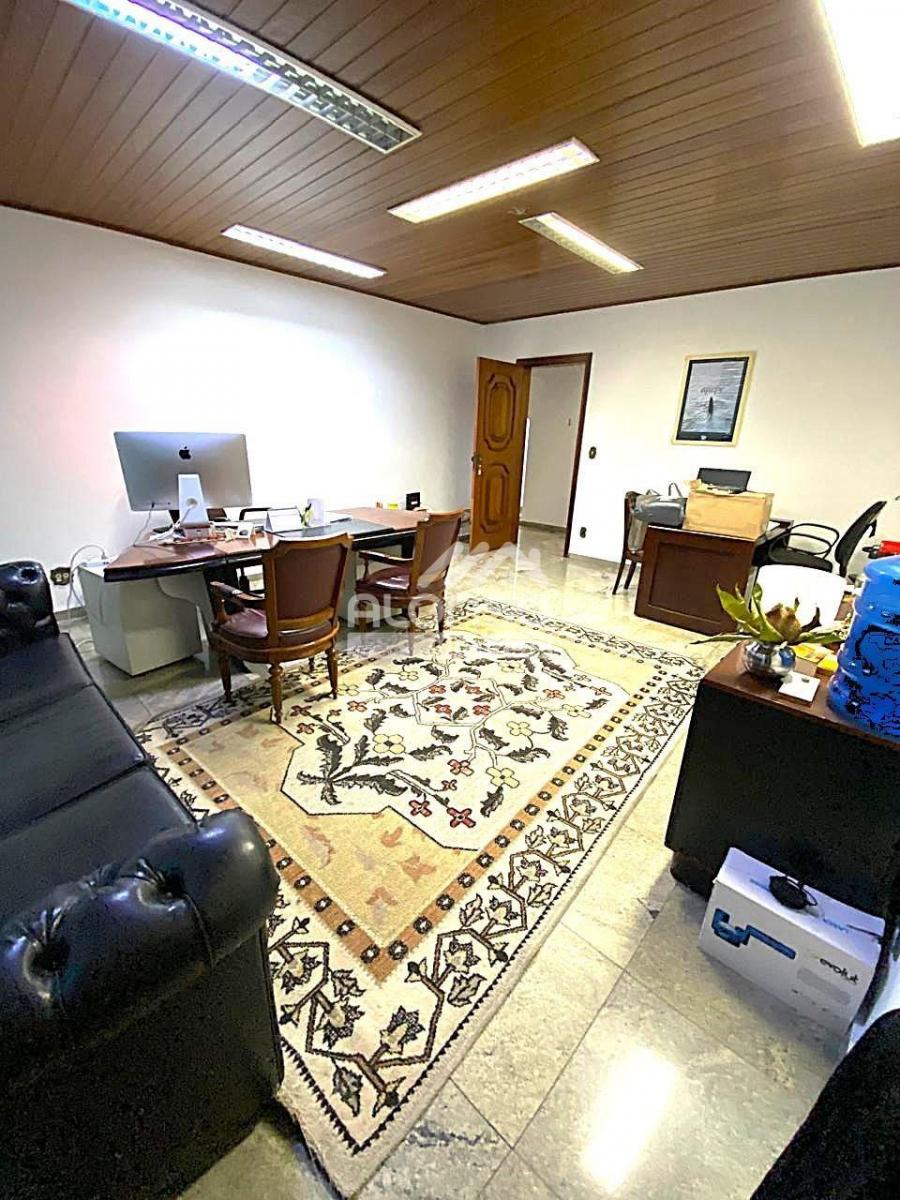 CASA COMERCIAL DE ALTO PADRÃO – Aluga – 1.250m² no Jockey – Butantã