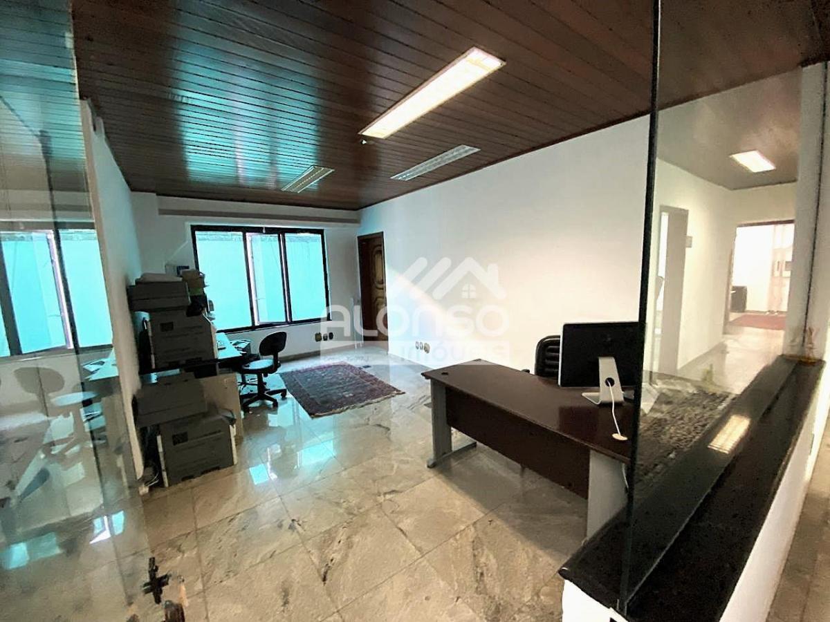 CASA COMERCIAL DE ALTO PADRÃO – Aluga – 1.250m² no Jockey – Butantã
