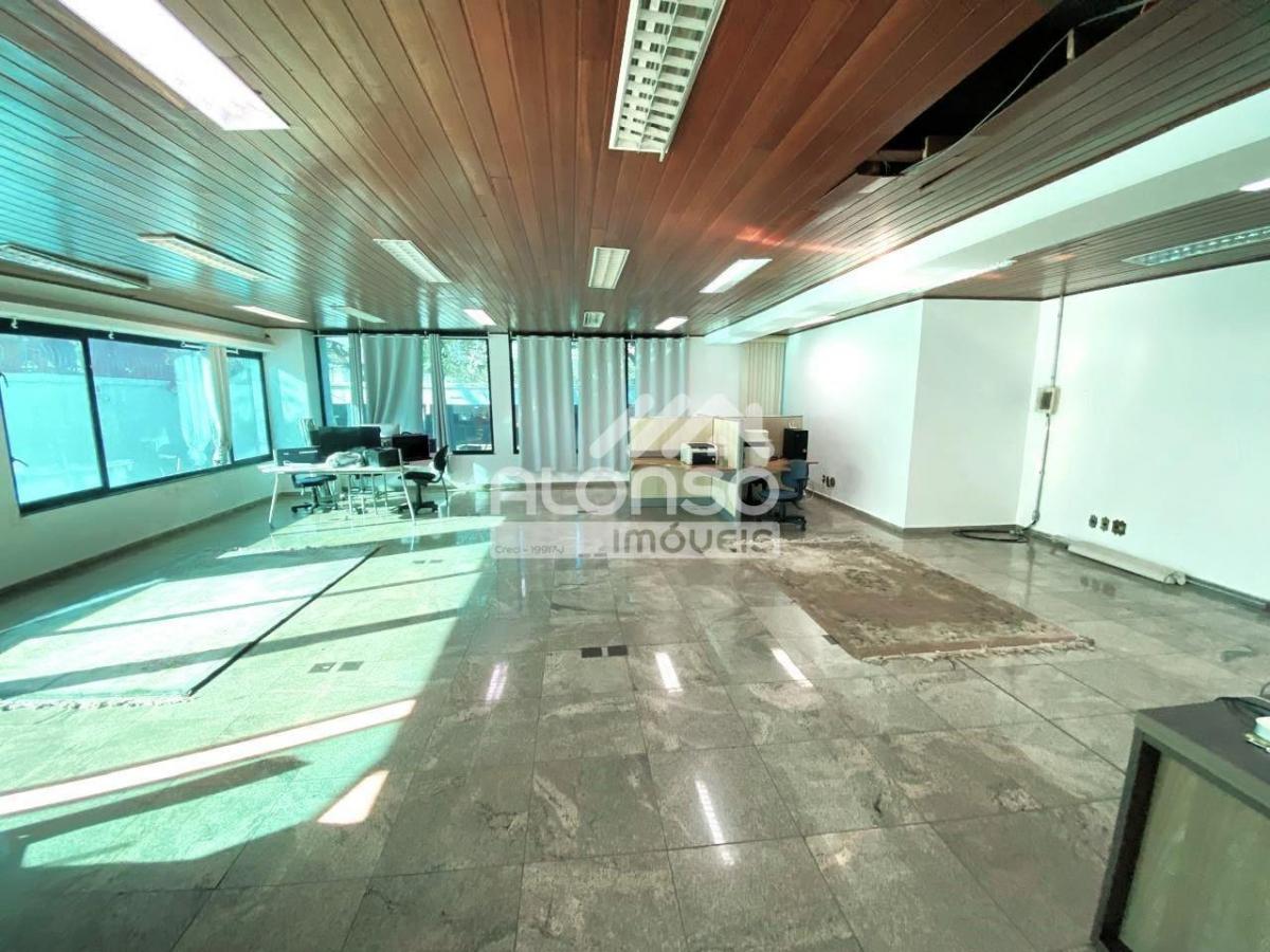 CASA COMERCIAL DE ALTO PADRÃO – Aluga – 1.250m² no Jockey – Butantã