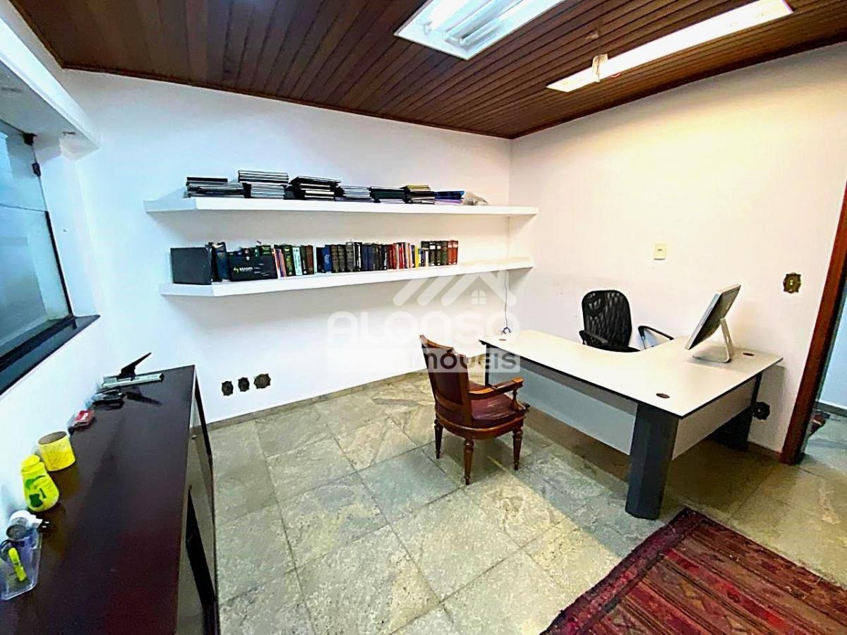 CASA COMERCIAL DE ALTO PADRÃO – Aluga – 1.250m² no Jockey – Butantã
