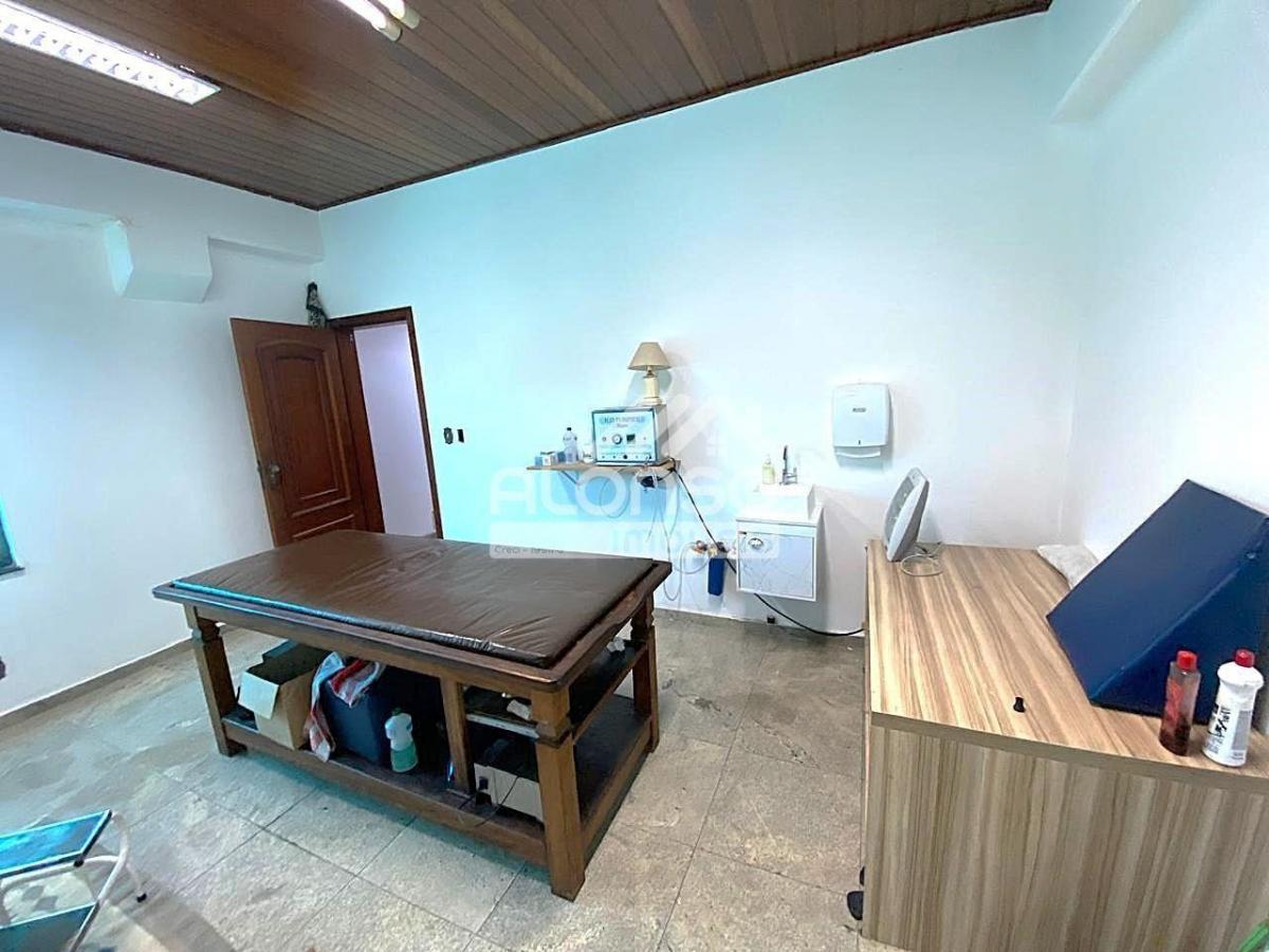 CASA COMERCIAL DE ALTO PADRÃO – Aluga – 1.250m² no Jockey – Butantã