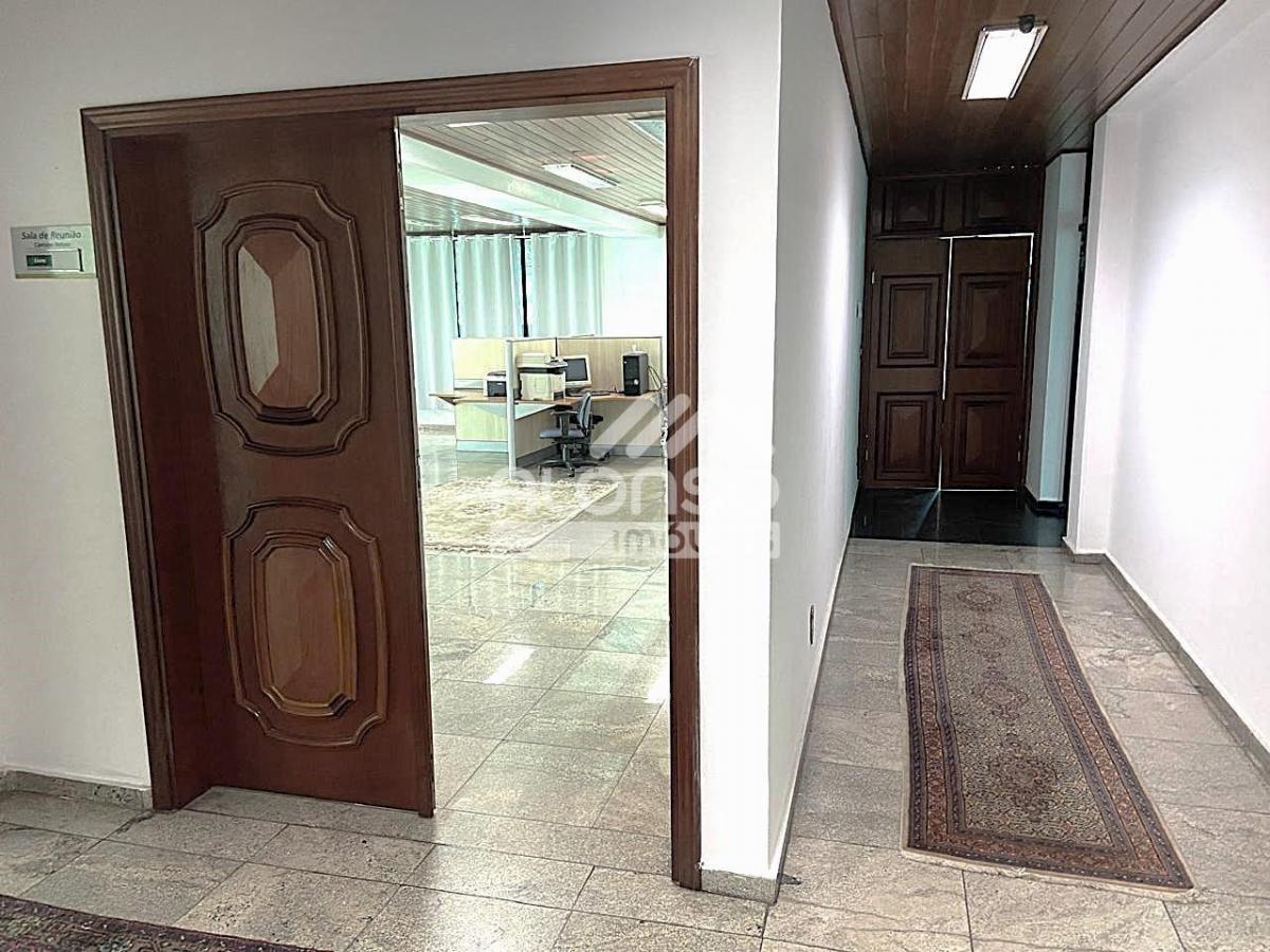 CASA COMERCIAL DE ALTO PADRÃO – Aluga – 1.250m² no Jockey – Butantã