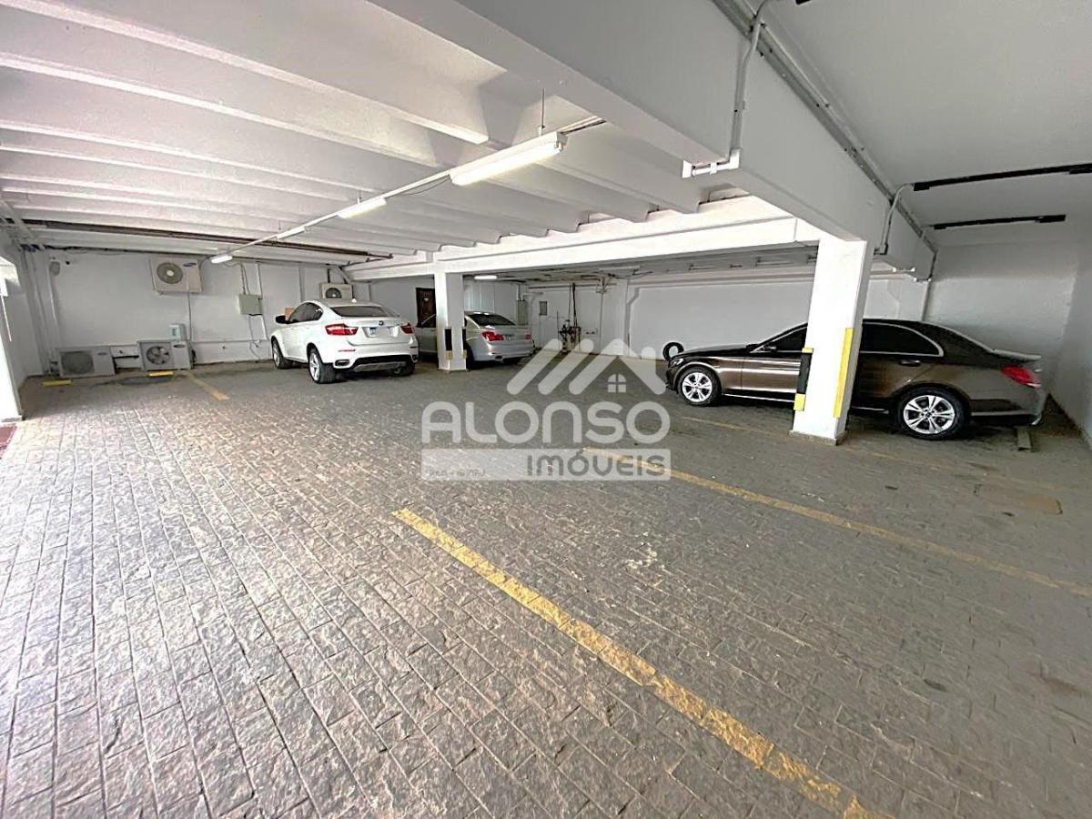 CASA COMERCIAL DE ALTO PADRÃO – Aluga – 1.250m² no Jockey – Butantã