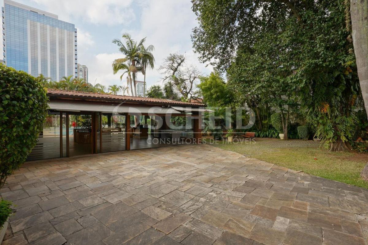 Casa para locação no Brooklin Paulista. 1500 m² T, 800 AC. 4 quartos (3 suítes). 6 vagas