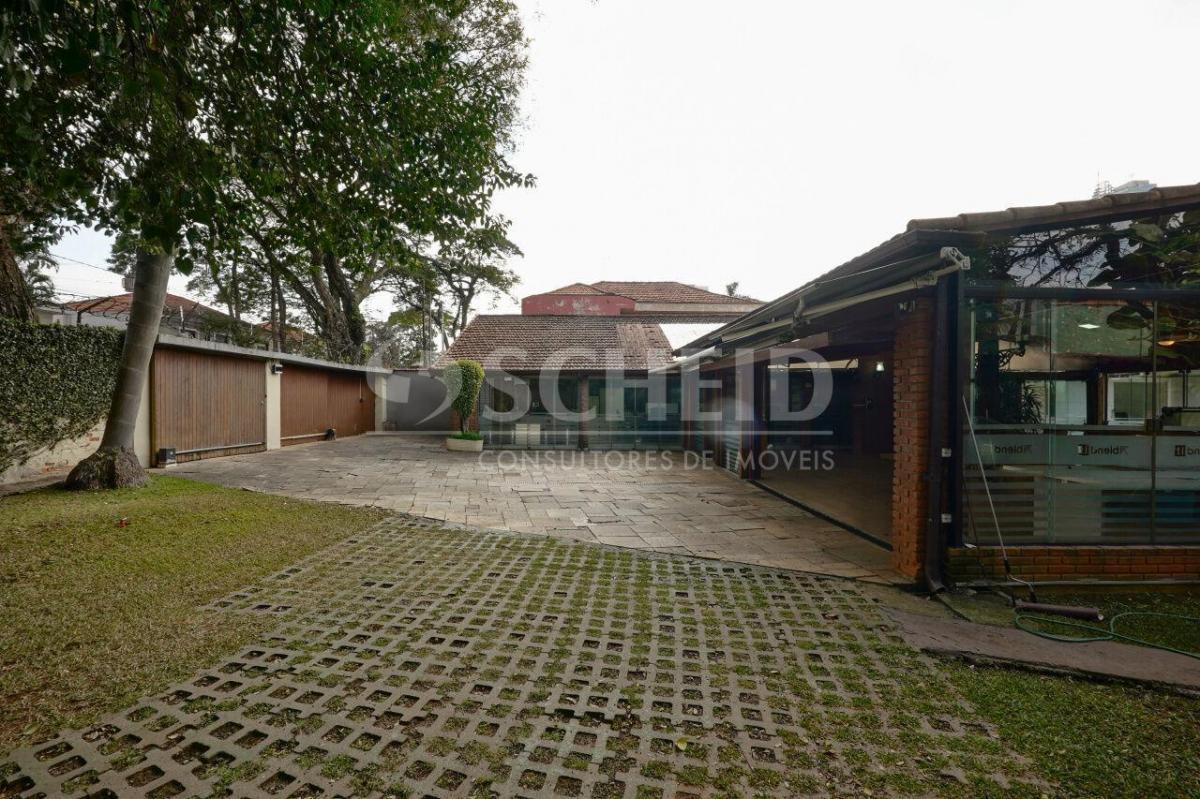 Casa para locação no Brooklin Paulista. 1500 m² T, 800 AC. 4 quartos (3 suítes). 6 vagas