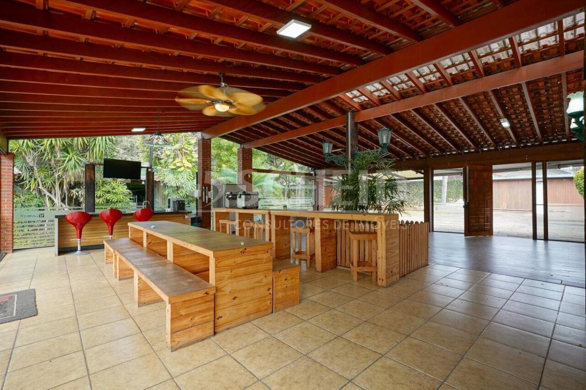 Casa para locação no Brooklin Paulista. 1500 m² T, 800 AC. 4 quartos (3 suítes). 6 vagas