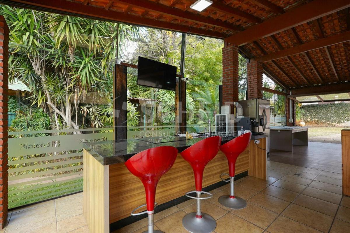 Casa para locação no Brooklin Paulista. 1500 m² T, 800 AC. 4 quartos (3 suítes). 6 vagas