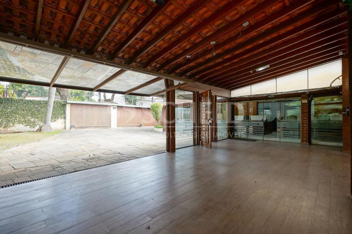 Casa para locação no Brooklin Paulista. 1500 m² T, 800 AC. 4 quartos (3 suítes). 6 vagas