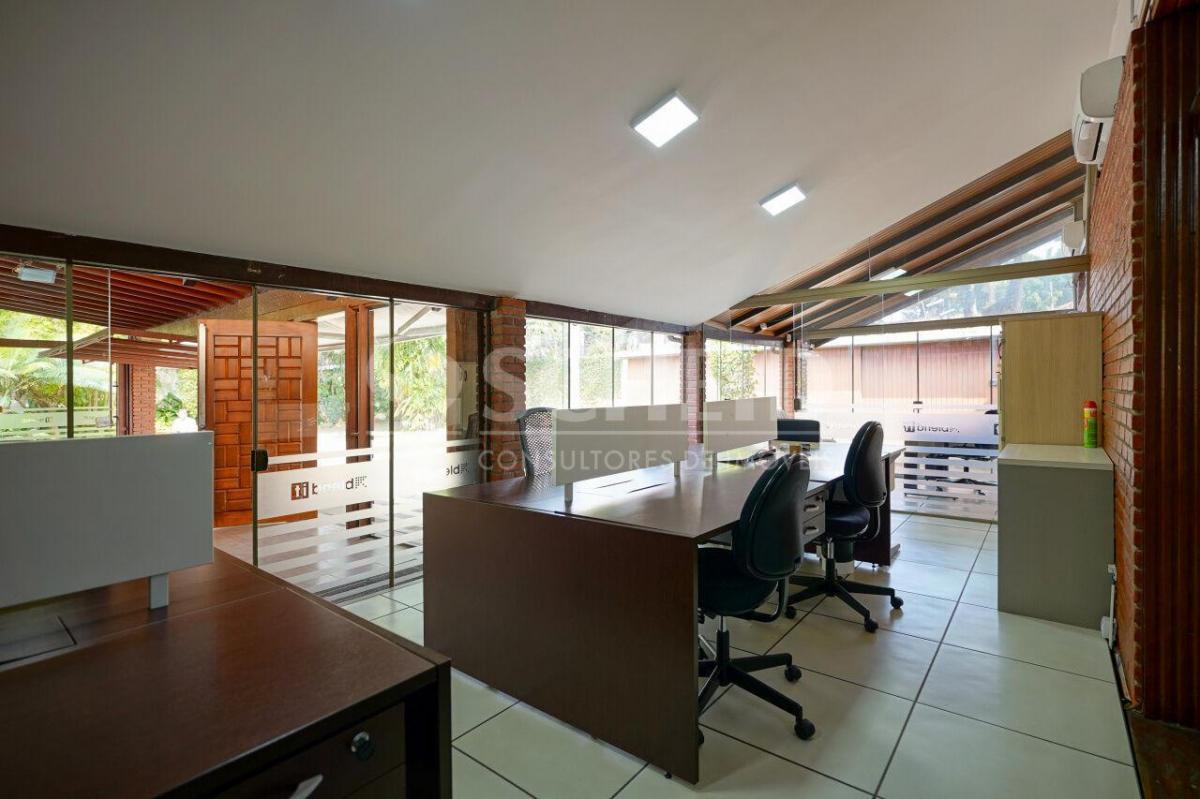 Casa para locação no Brooklin Paulista. 1500 m² T, 800 AC. 4 quartos (3 suítes). 6 vagas