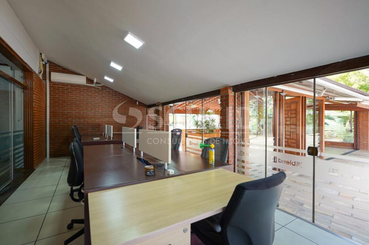 Casa para locação no Brooklin Paulista. 1500 m² T, 800 AC. 4 quartos (3 suítes). 6 vagas