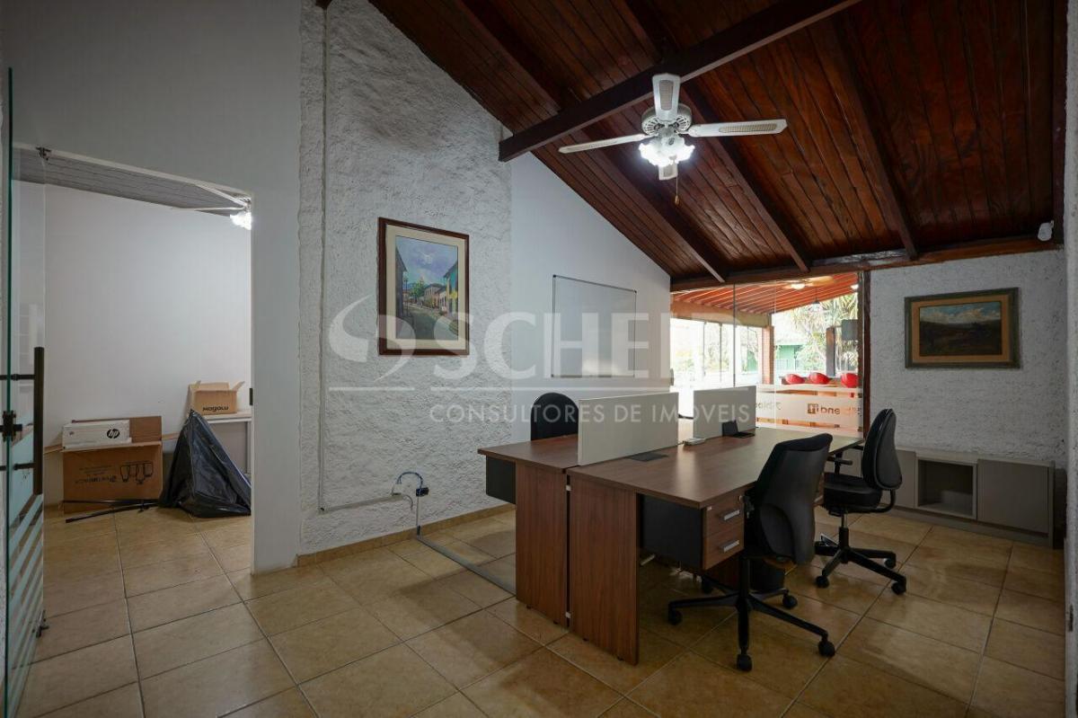 Casa para locação no Brooklin Paulista. 1500 m² T, 800 AC. 4 quartos (3 suítes). 6 vagas