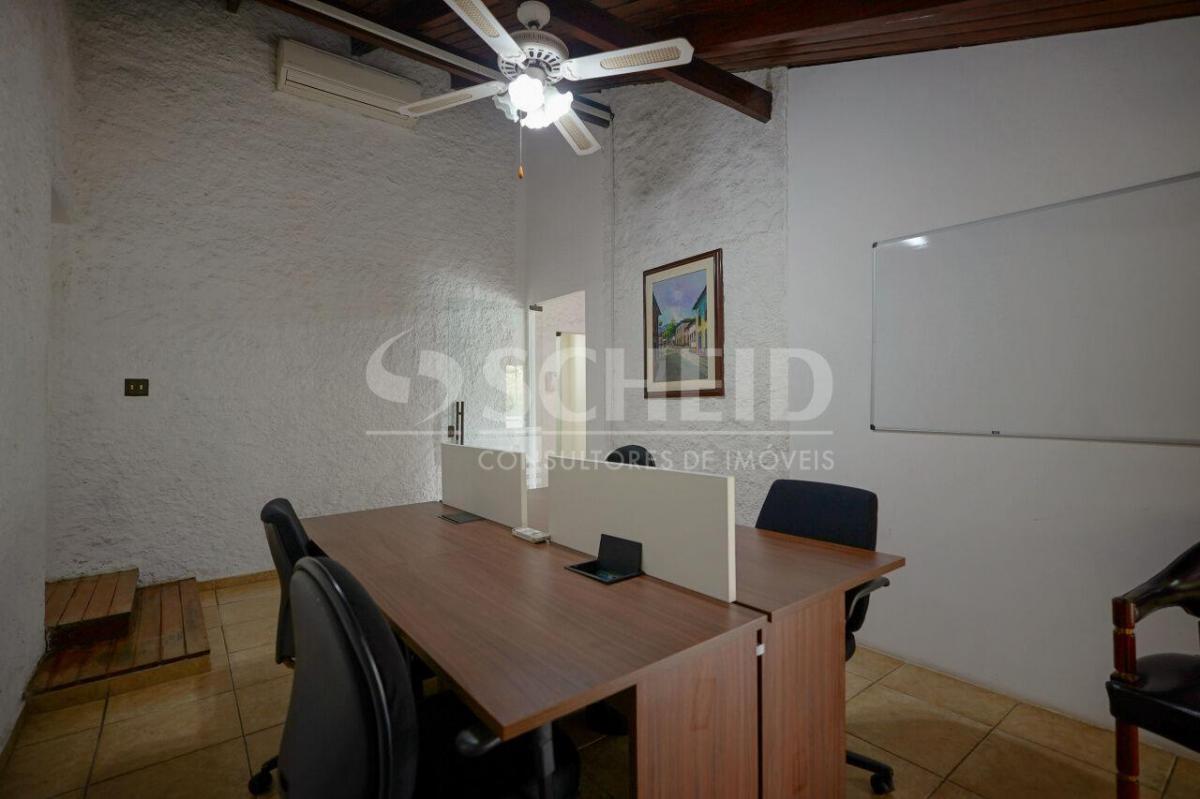 Casa para locação no Brooklin Paulista. 1500 m² T, 800 AC. 4 quartos (3 suítes). 6 vagas