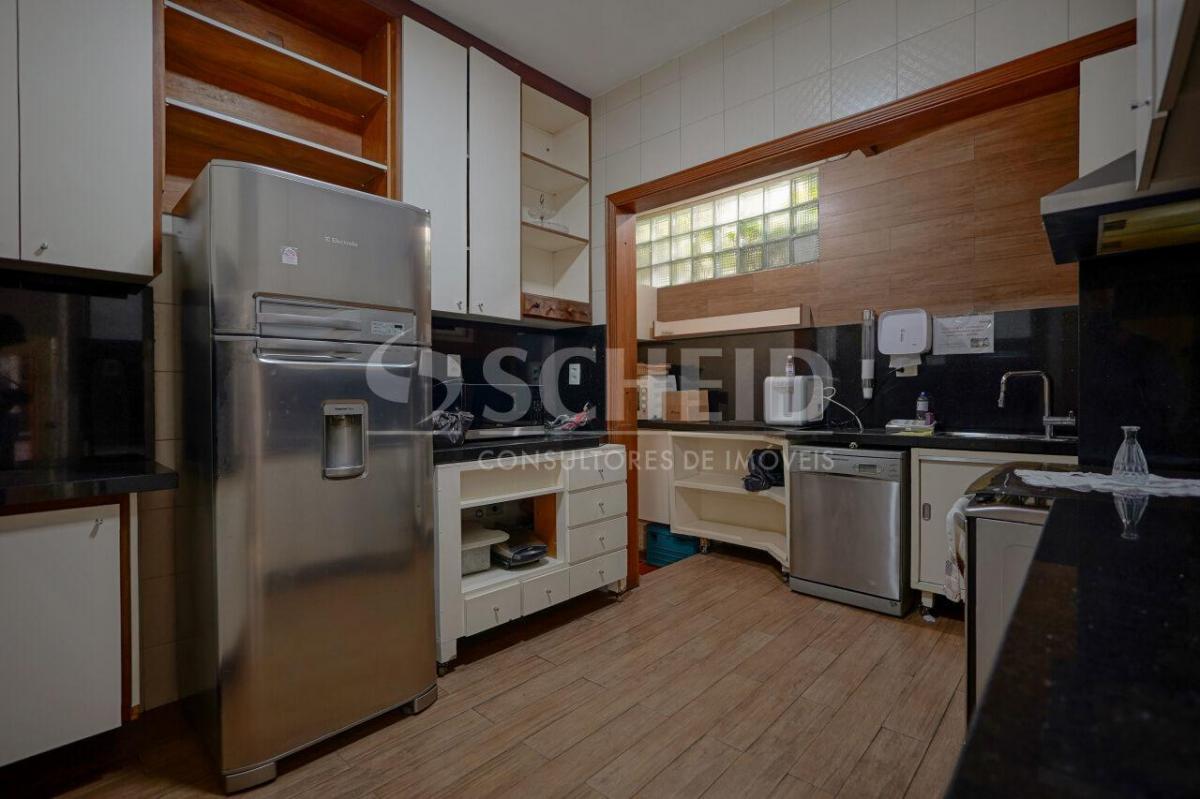 Casa para locação no Brooklin Paulista. 1500 m² T, 800 AC. 4 quartos (3 suítes). 6 vagas