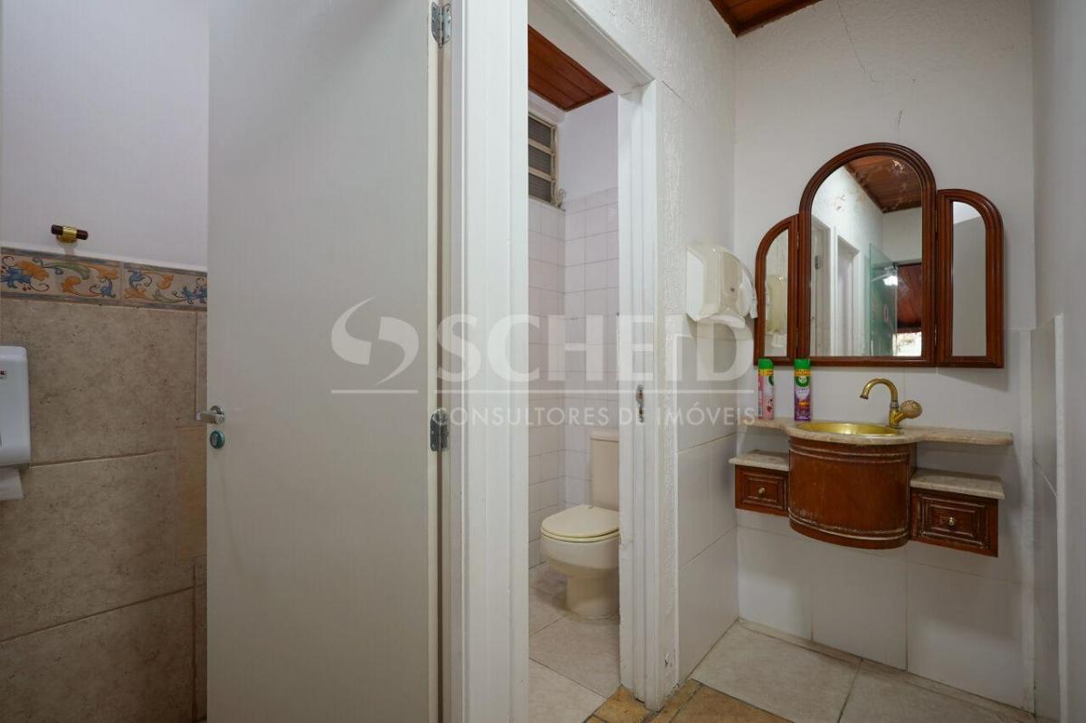 Casa para locação no Brooklin Paulista. 1500 m² T, 800 AC. 4 quartos (3 suítes). 6 vagas
