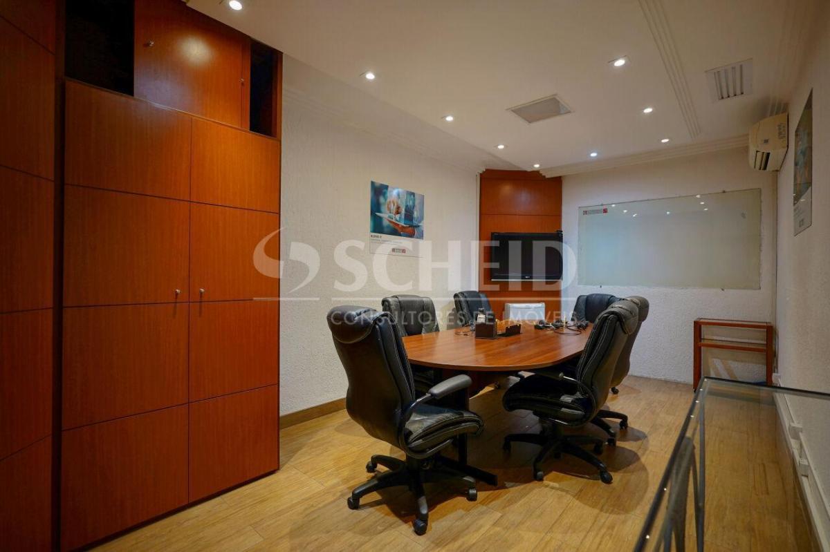 Casa para locação no Brooklin Paulista. 1500 m² T, 800 AC. 4 quartos (3 suítes). 6 vagas