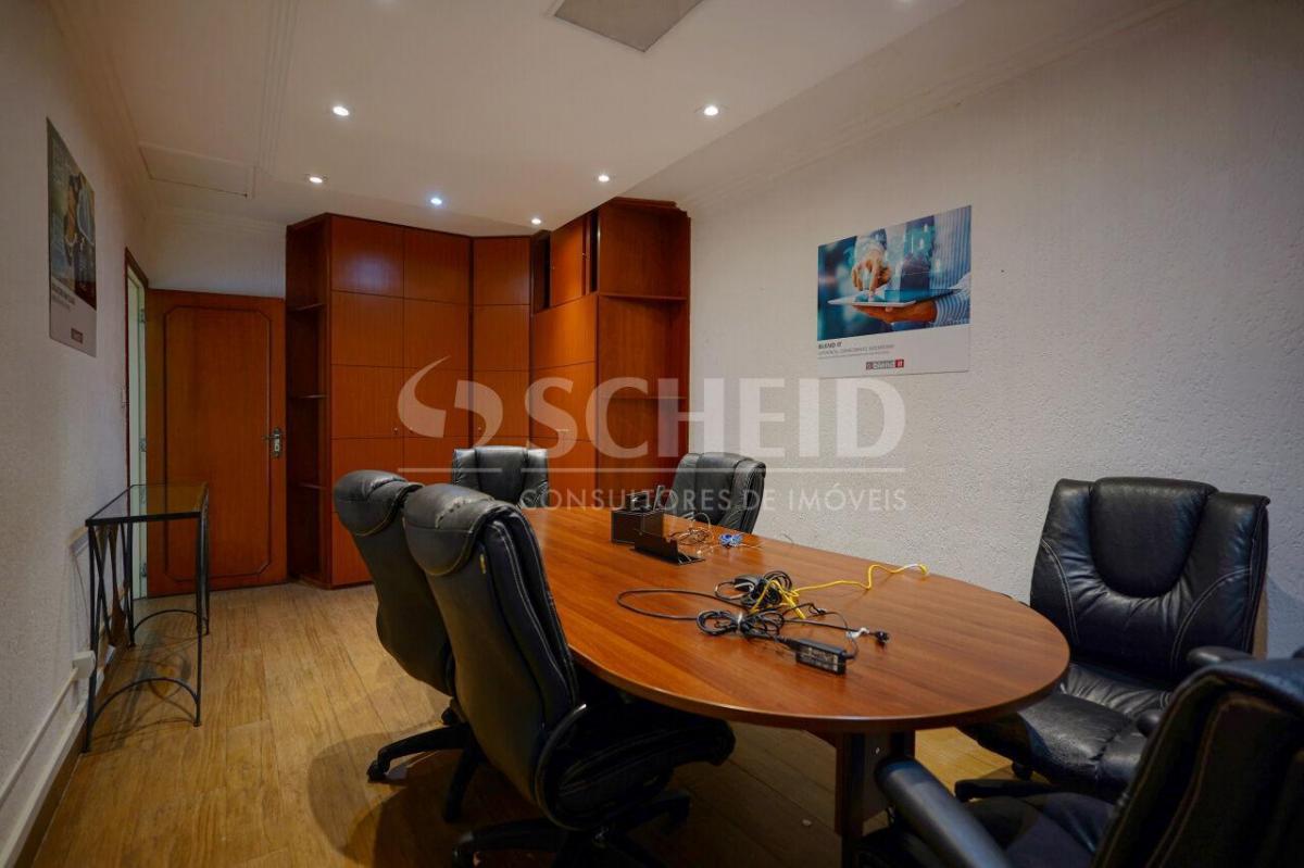 Casa para locação no Brooklin Paulista. 1500 m² T, 800 AC. 4 quartos (3 suítes). 6 vagas