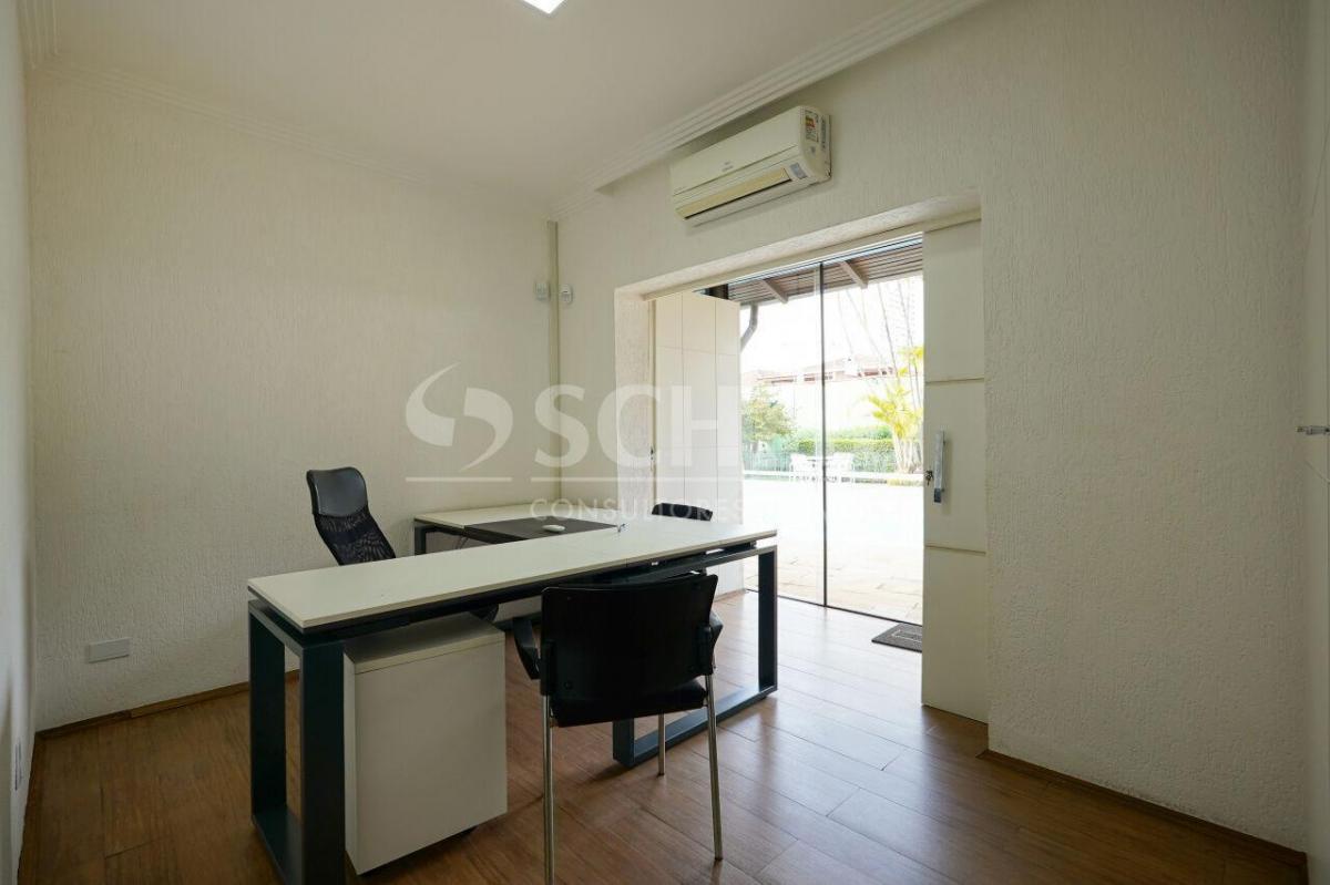 Casa para locação no Brooklin Paulista. 1500 m² T, 800 AC. 4 quartos (3 suítes). 6 vagas