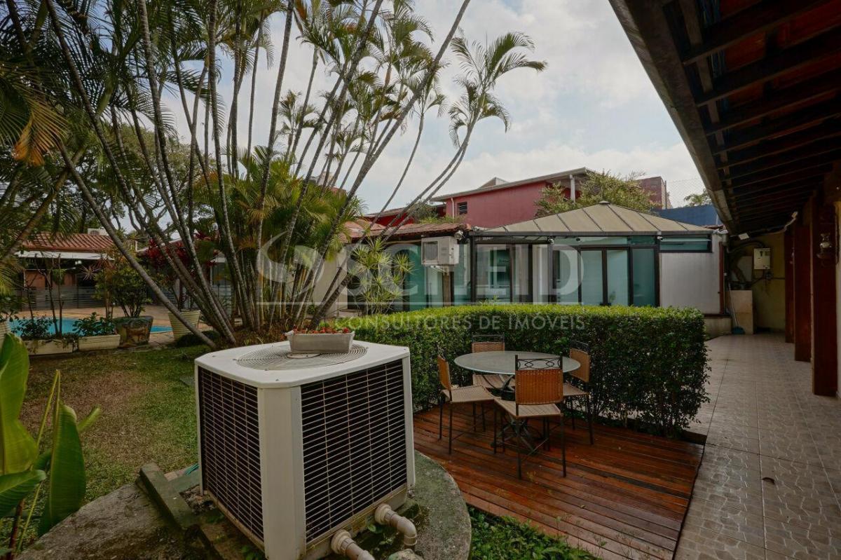 Casa para locação no Brooklin Paulista. 1500 m² T, 800 AC. 4 quartos (3 suítes). 6 vagas