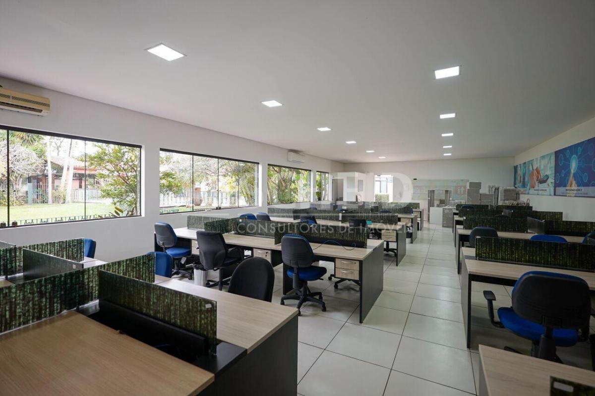 Casa para locação no Brooklin Paulista. 1500 m² T, 800 AC. 4 quartos (3 suítes). 6 vagas