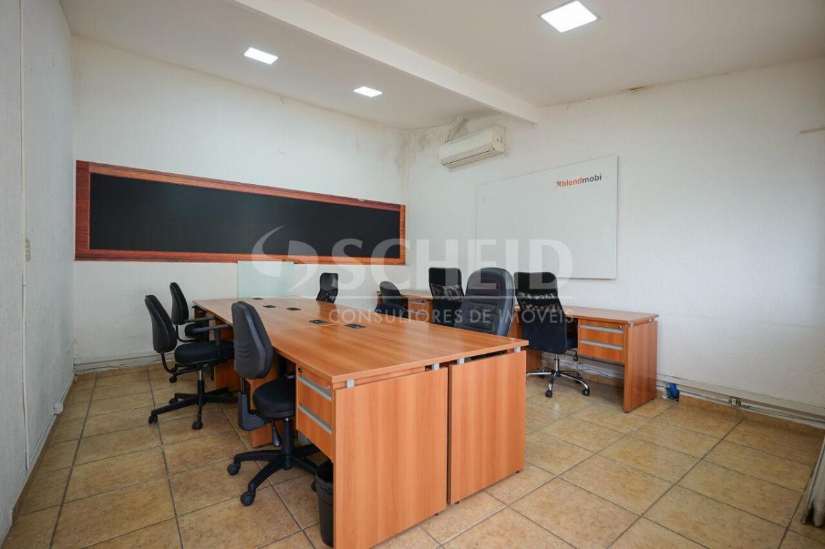 Casa para locação no Brooklin Paulista. 1500 m² T, 800 AC. 4 quartos (3 suítes). 6 vagas
