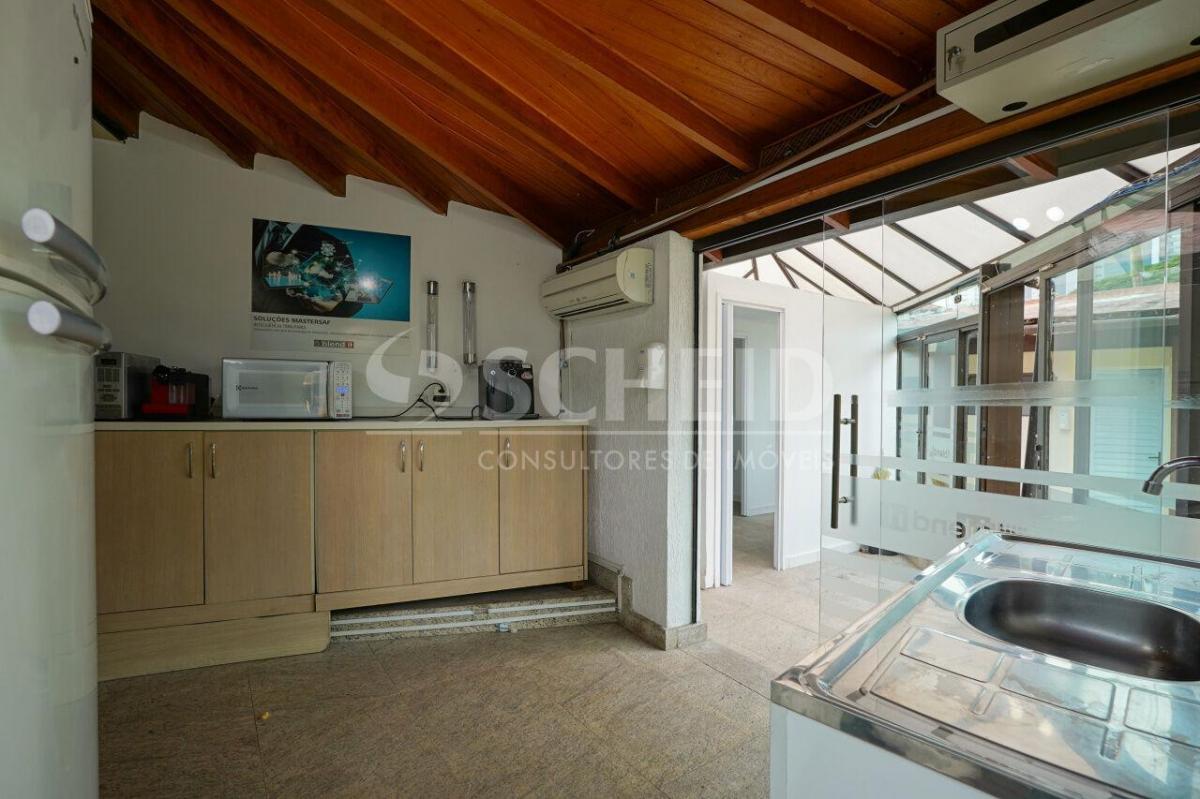 Casa para locação no Brooklin Paulista. 1500 m² T, 800 AC. 4 quartos (3 suítes). 6 vagas