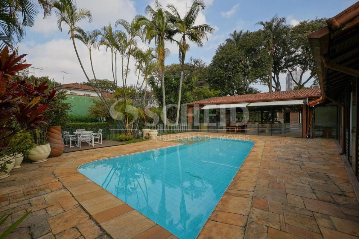 Casa para locação no Brooklin Paulista. 1500 m² T, 800 AC. 4 quartos (3 suítes). 6 vagas