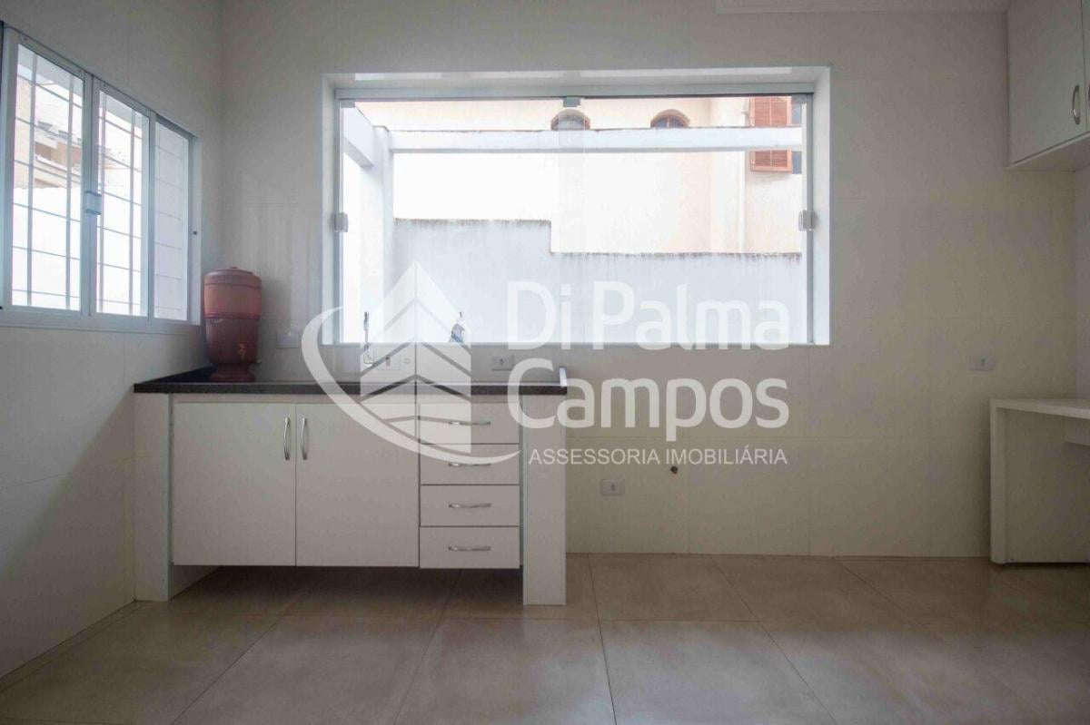 Casa residencial de 237,74m² com 3 quartos e vagas para alugar no bairro da Vila Mariana