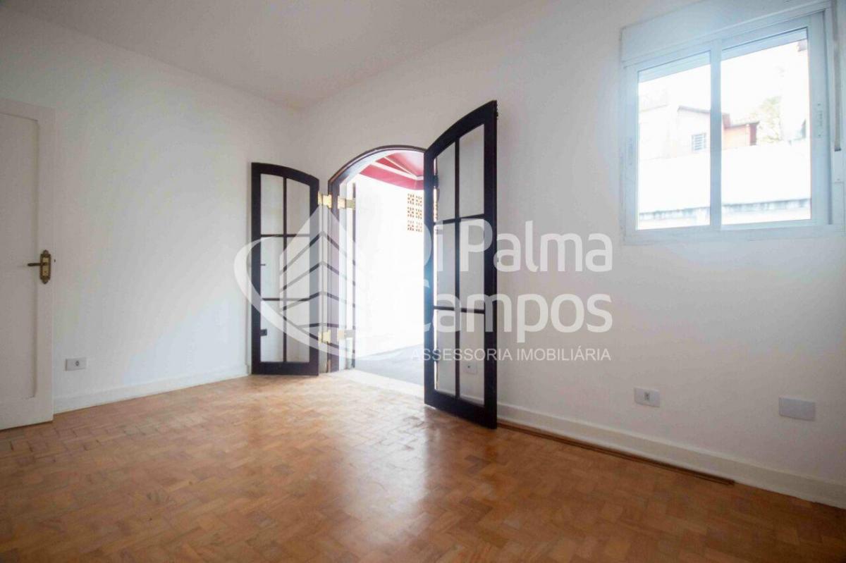 Casa residencial de 237,74m² com 3 quartos e vagas para alugar no bairro da Vila Mariana