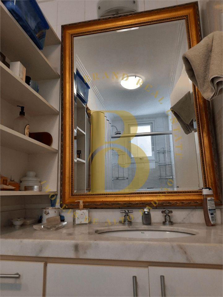 Magnifica casa em condomínio, localizada no bairro Chácara Monte Alegre.