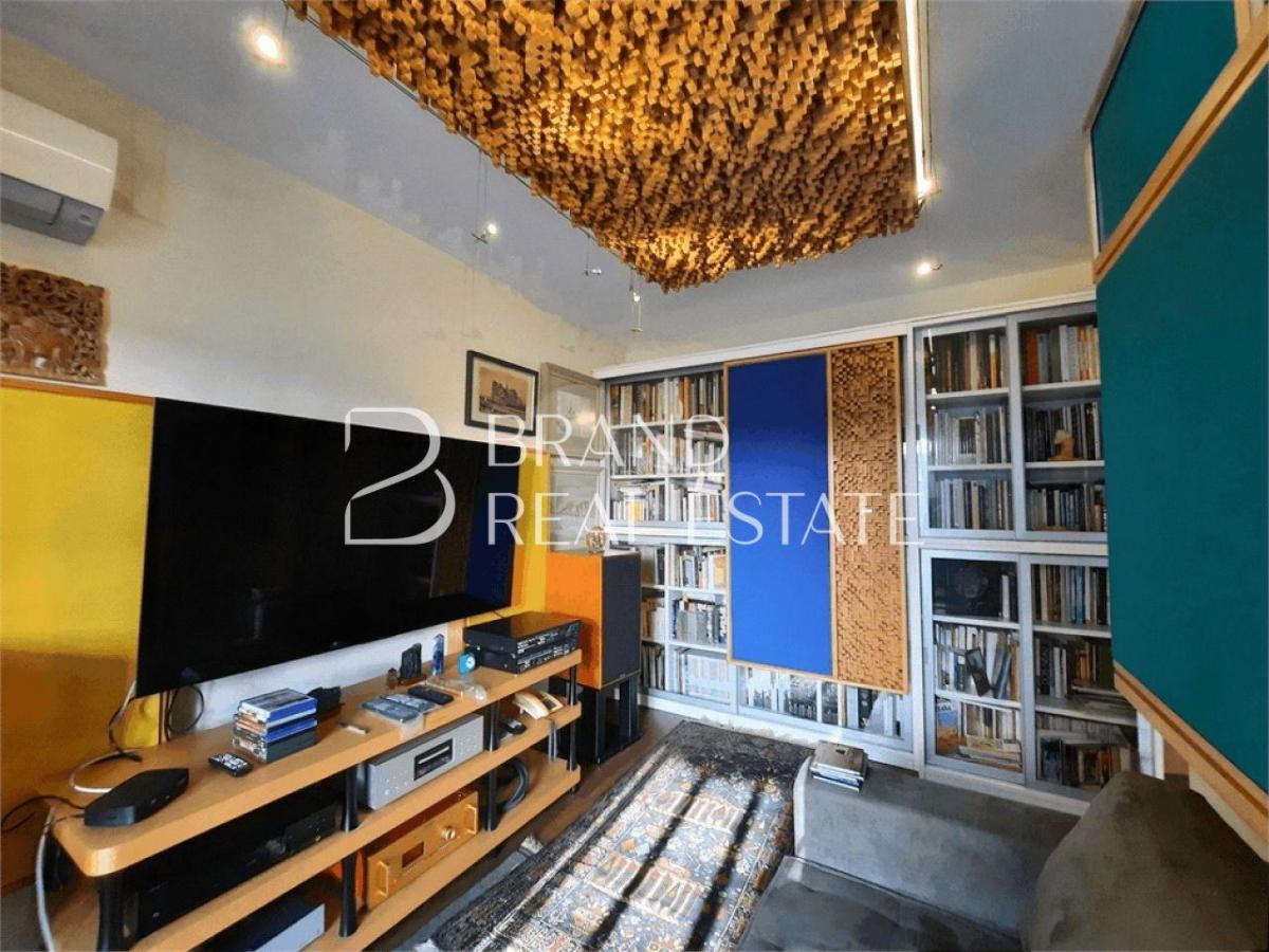 Magnifica casa em condomínio, localizada no bairro Chácara Monte Alegre.