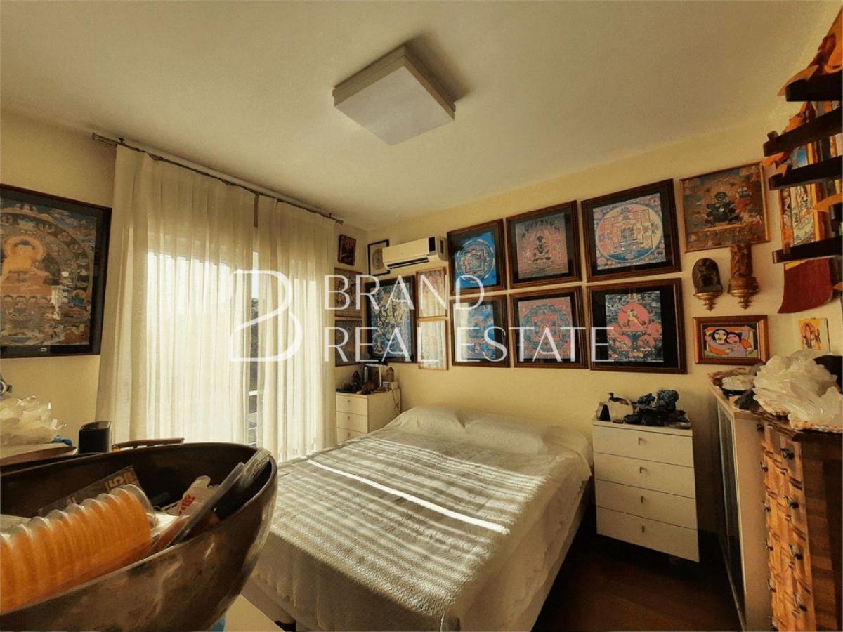 Magnifica casa em condomínio, localizada no bairro Chácara Monte Alegre.