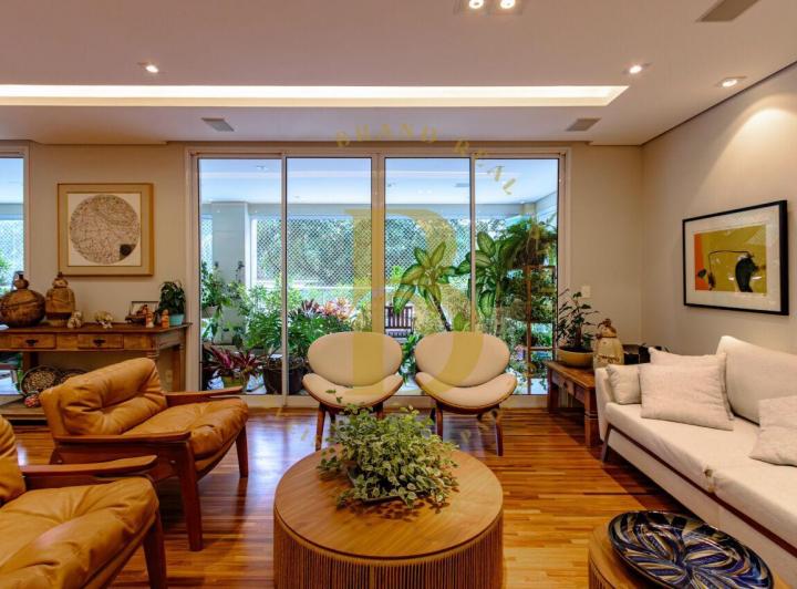 Apartamento com 274 m², 4 quartos sendo 4 suítes, 4 vagas à venda no bairro Campo Belo.